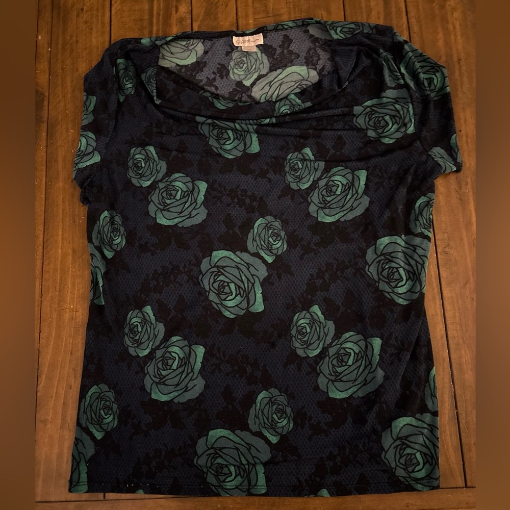 Elegant Green Rose Pattern Short Sleeve Top
